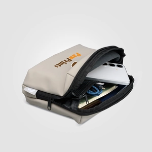 Trousse avec fermeture zippée et multiples poches en rPET – 2L personnalisable